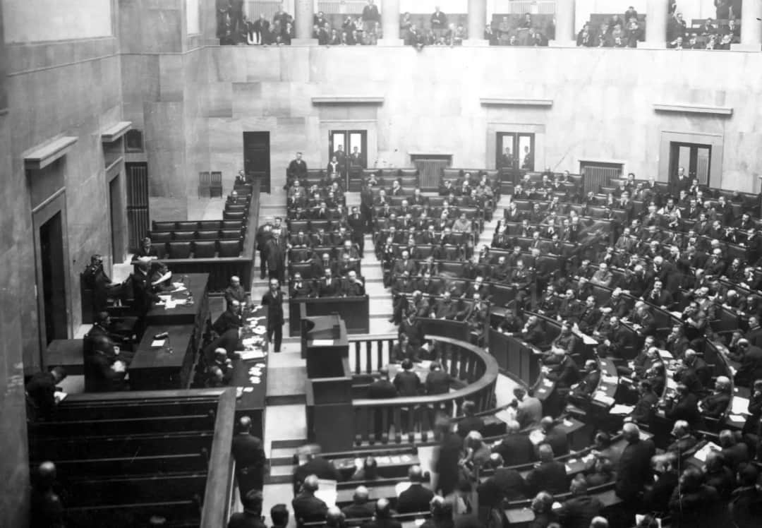 Ile lat ma polski parlament? Zaskakująca historia i jego znaczenie