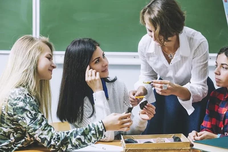 Kim jest pedagog szkolny i jak może pomóc Twojemu dziecku?